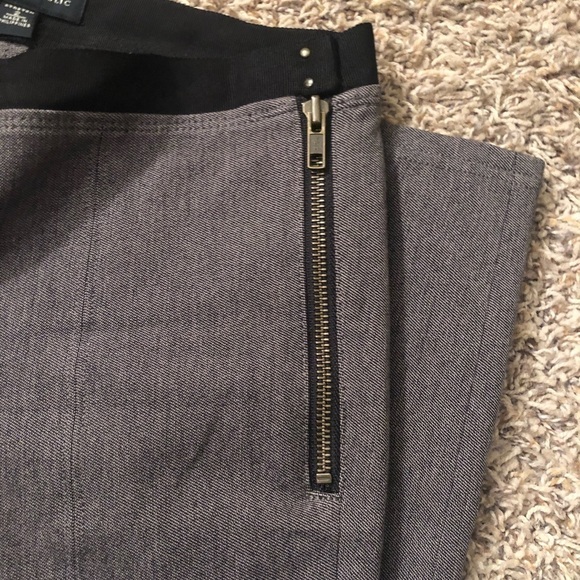 Banana Republic Grey With Black Waistband Stretch Pants Sz 2 EUC - Picture 4 of 5
